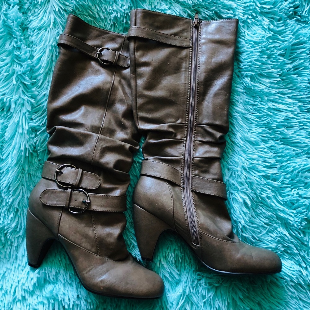 D Heart/Heart in D brown scrunch boots size 8